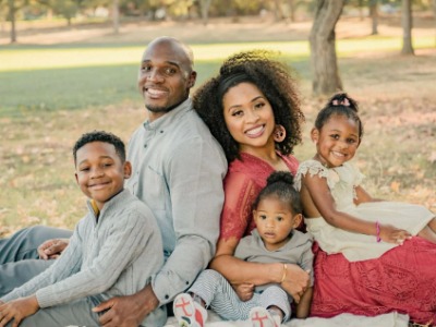 Jamila Ryans with her husband DeMeco Ryans and three kids MJ, Micah, and Xia.